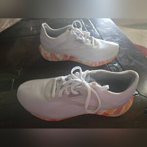 7.5 Reebok Womens White and Orange Athletic Shoes